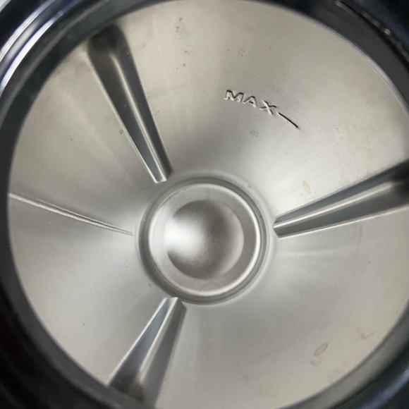 NUTRIBULLET Stainless Steel Beverage Blender Cup w/ Lid - Picture 3 of 4